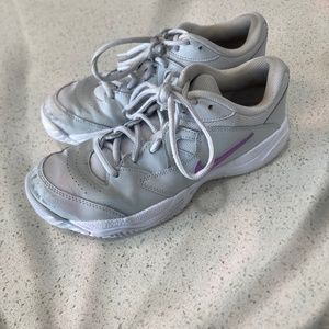 Nike Women’s Court Lite 2 tennis shoes- Court shoes for basketball, volleyball..